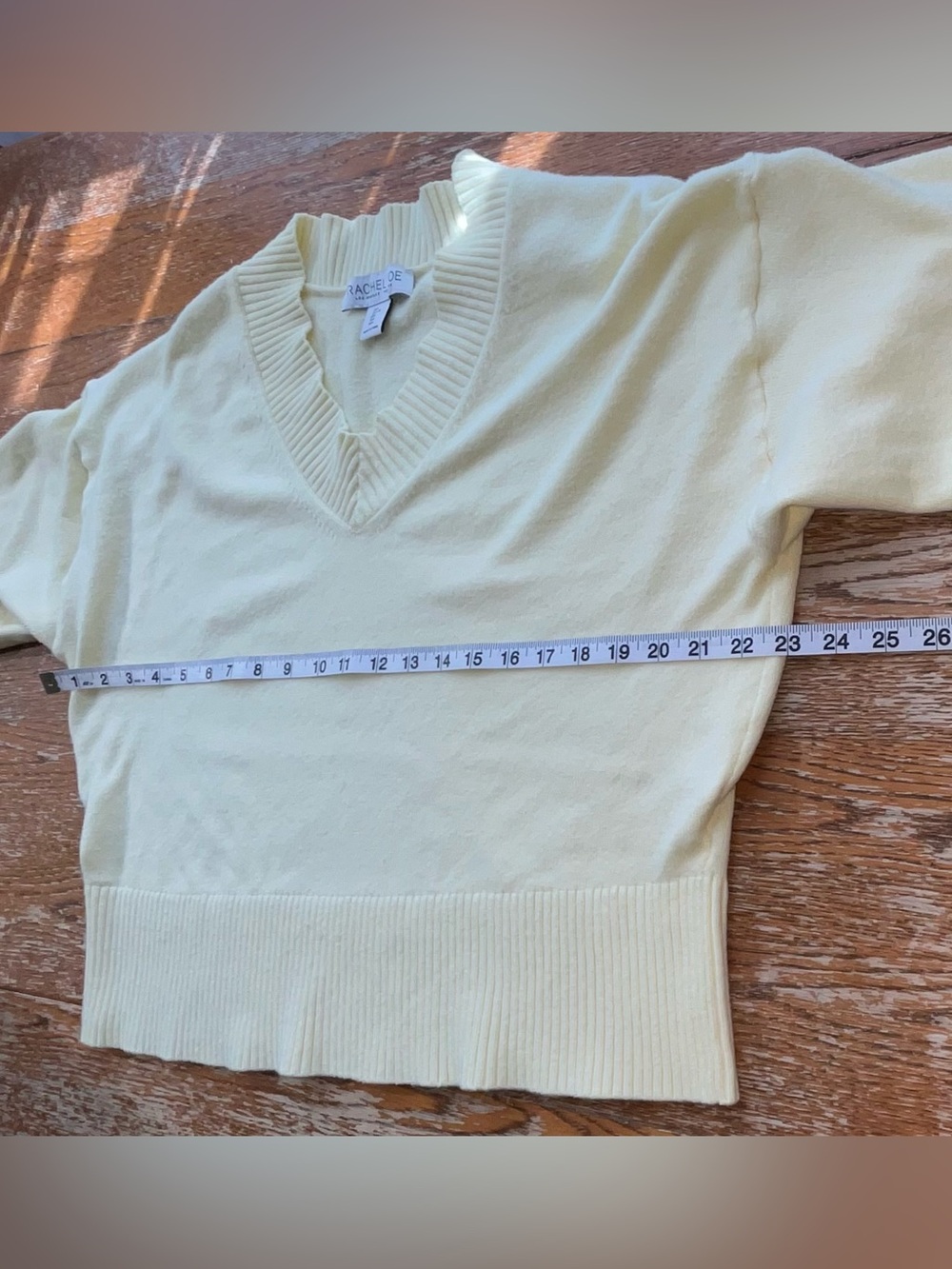 Rachel Zoe Pale Yellow soft V-Neck Sweater Size Large - Picture 5 of 5
